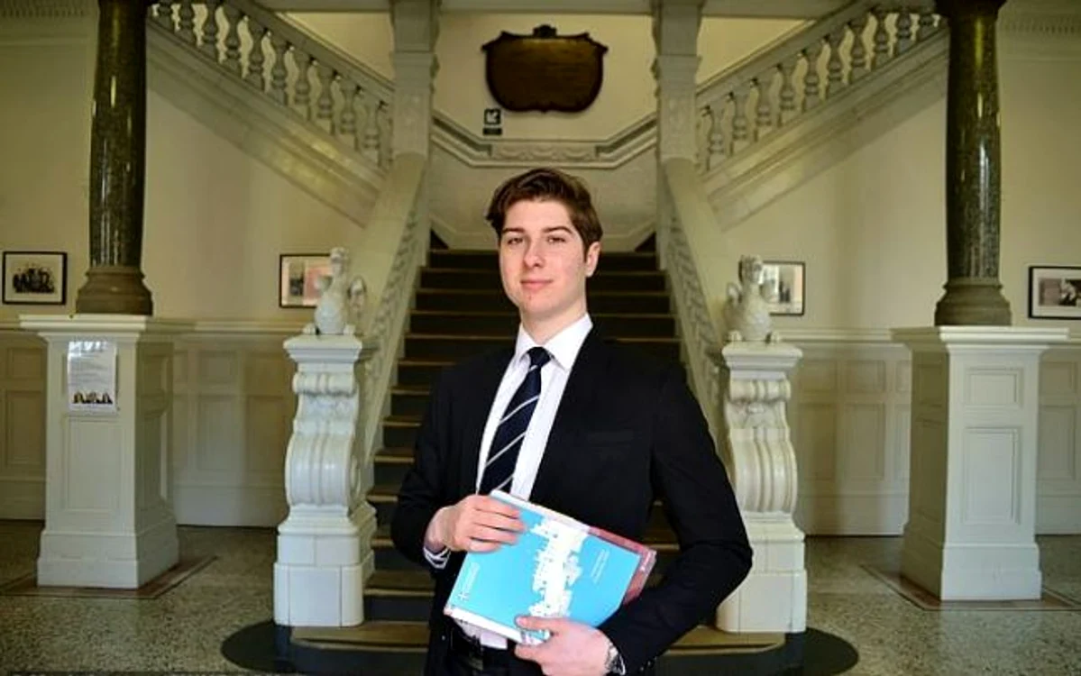 Bogdan Vicol, adolescentul român care va studia inginerie spaţiala la Cambridge FOTO DailyMail