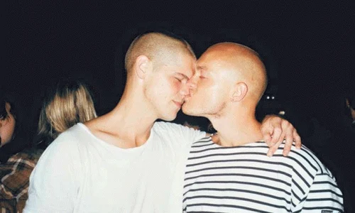 Samuel și Bradley vor ca, dacă vor avea un copil, acesta să poarte genele amândurora gif