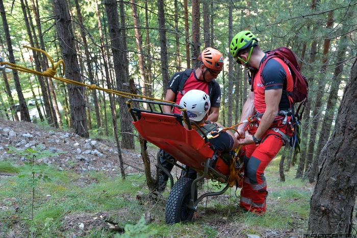 Guvernul vrea să dea afară peste 40 de salvatori montani Foto: Salvamont Romînia