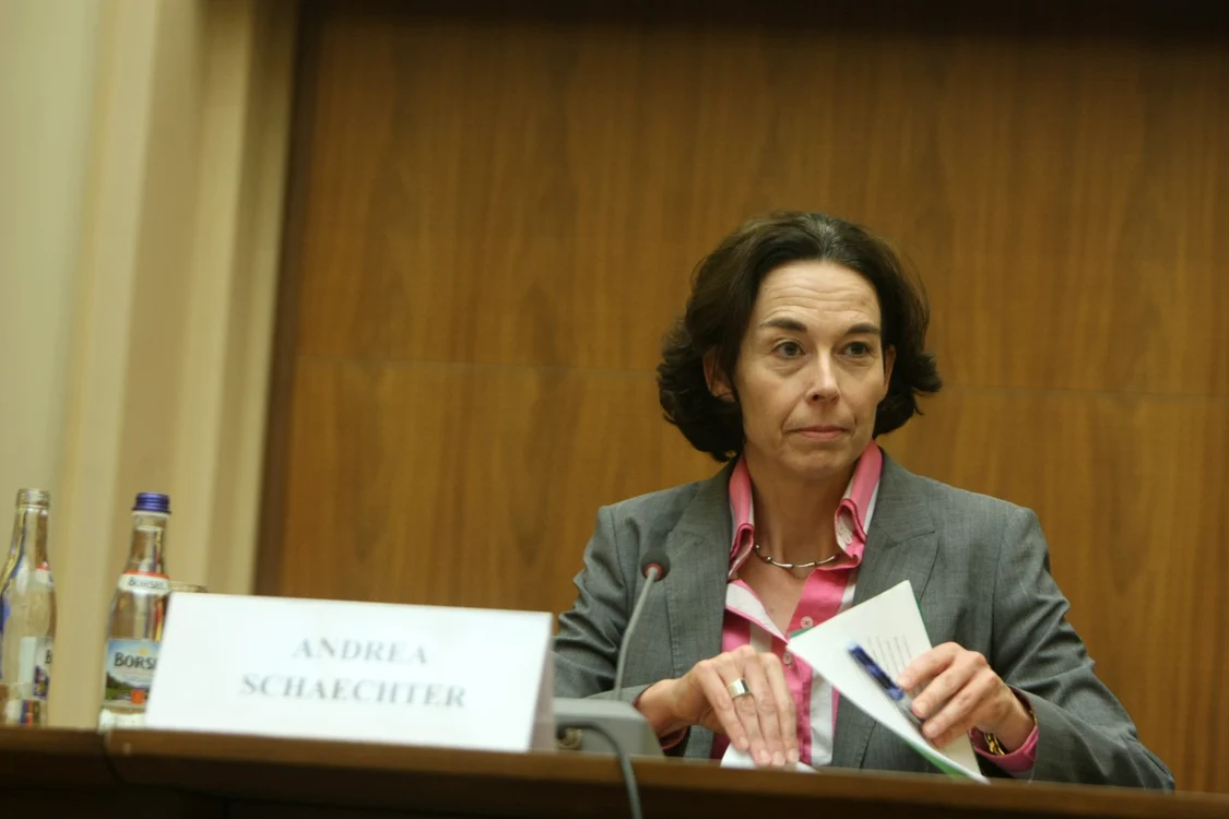 Măsurile din scrisoarea către FMI nu sunt publice, iar presa trebuie să se abţină de la speculaţii. Andrea Schaechter, şefa misiunii FMI în România, negociază cu Guvernul măsuri de creştere a nivelului de trai