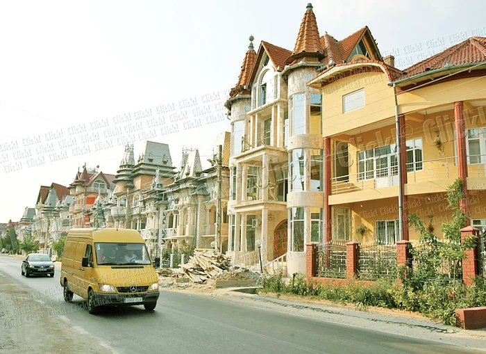 Turlele de la palatele ţigăneşti sunt un  semn care marchează bogăţia proprietarilor