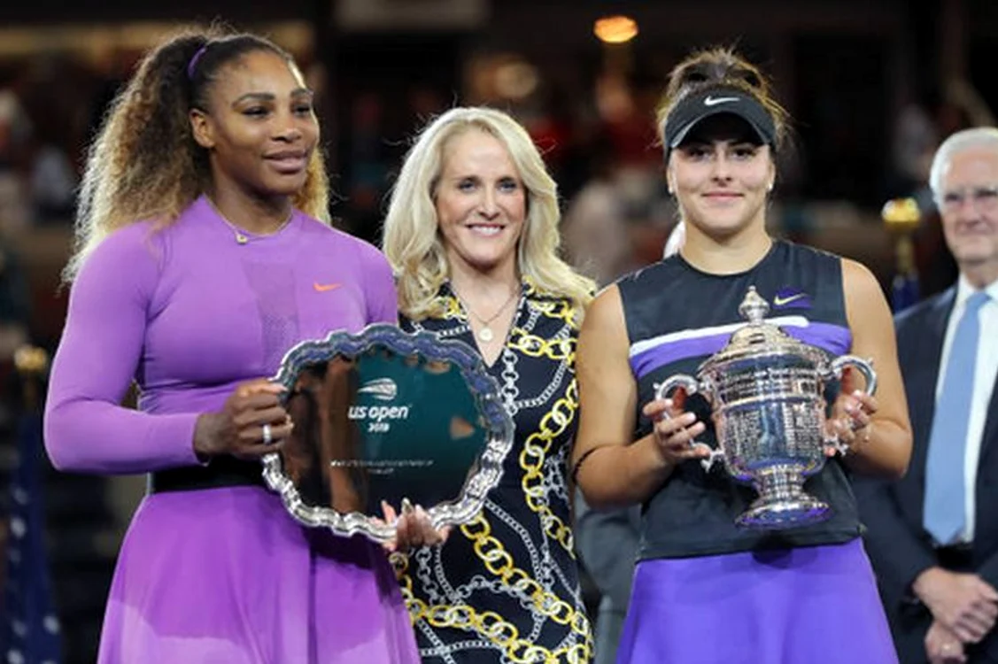 
    Bianca Andreescu si Serena Williams, la ceremonia de premiere de la US Open 2019FOTO: Guliver/ Gettyimages  