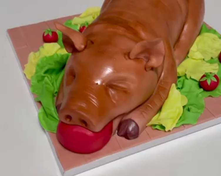 Artă culinară: purcelușul de lapte, reinterpretat într-un mod surprinzător de un cunoscut cofetar român VIDEO 