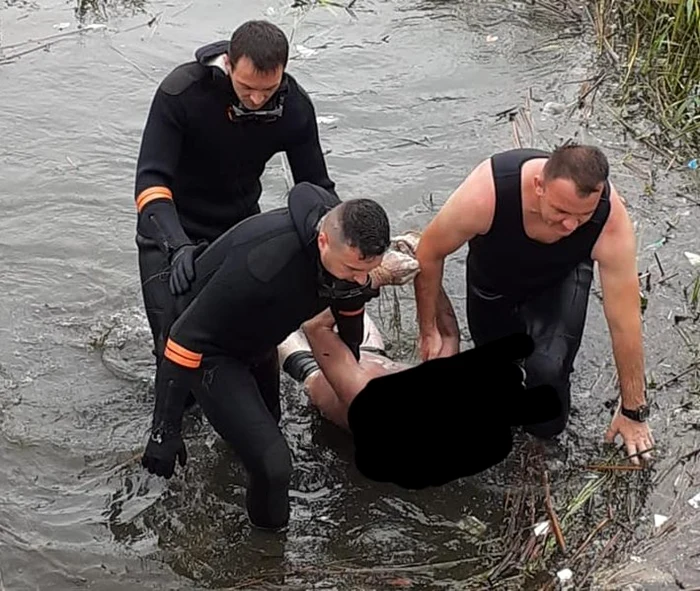 Bărbatul care s-a înecat în Balta Mostiţtea a fost găsit de scafandri FOTO ISU Călăraşi