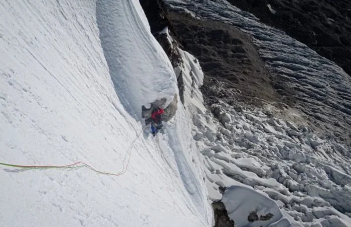 alpinisit români pe vârful pumori foto romeo popa