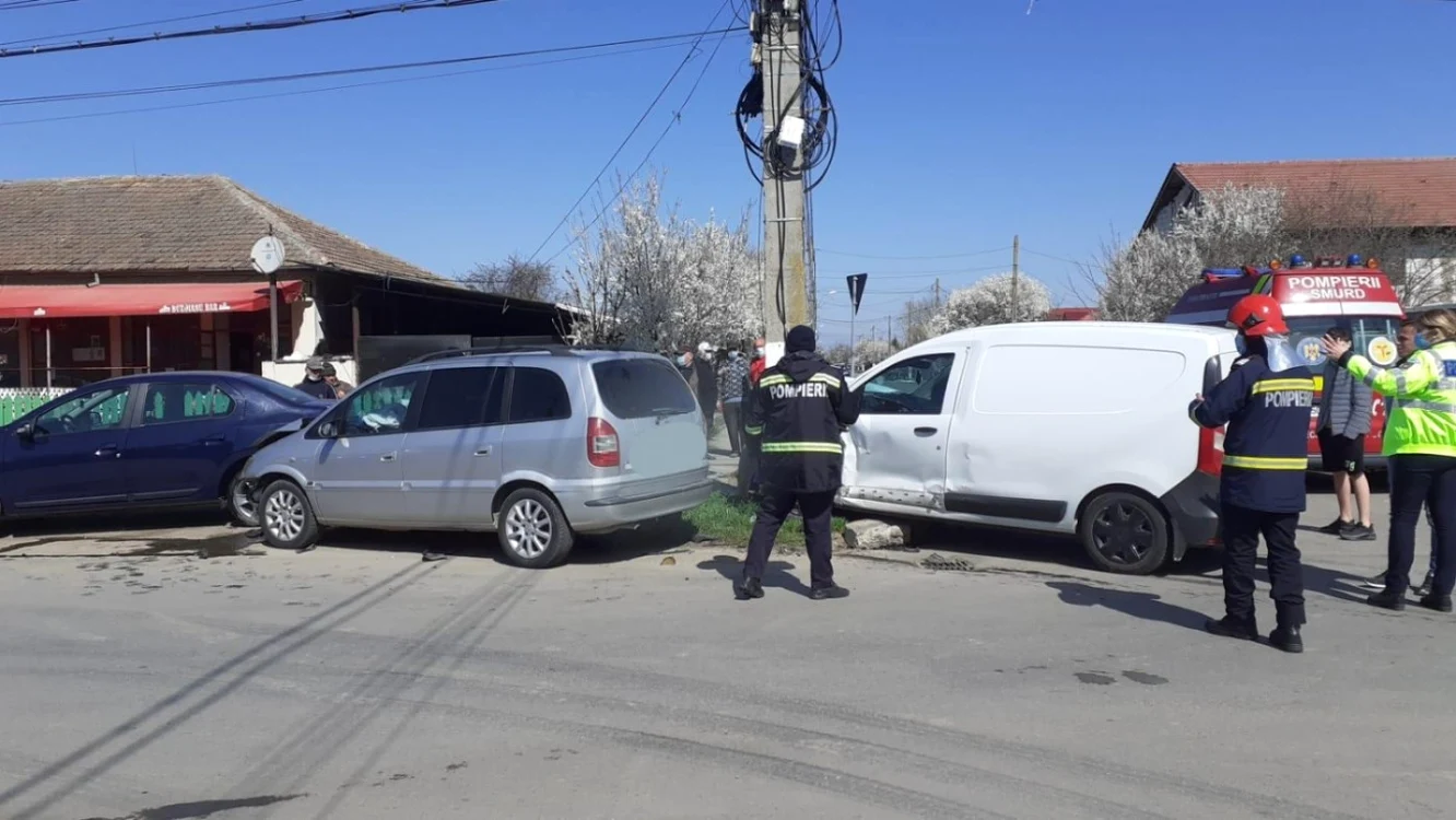 Trei autoturisme au fost implicate în accident FOTO ISU Ialomiţa