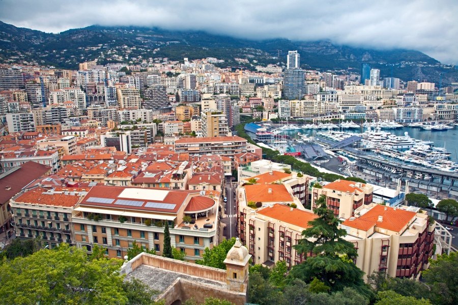 Membru al familiei princiare din Monaco, găsit mort într-un parc. Un bărbat a fost reținut de anchetatori