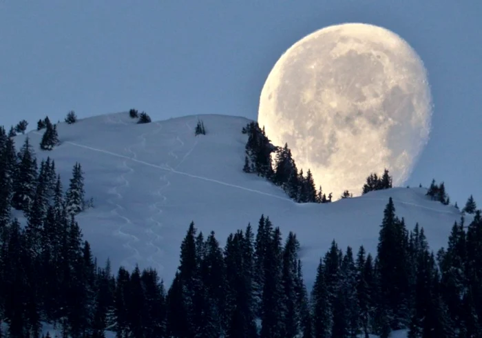 Şi Luna se vinde uneori. FOTO Der Spiegel