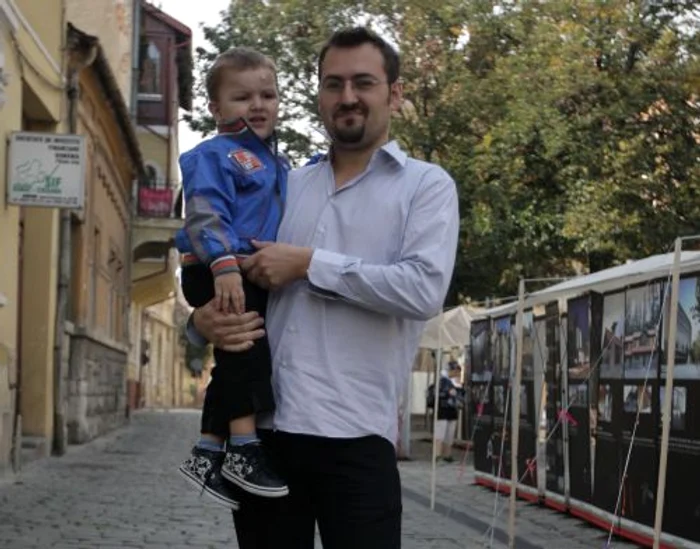 Cluj: PORTRET - Ciprian Mihnea îi îmbracă pe suporterii CFR-ului