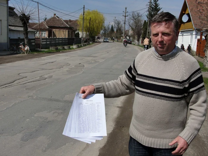 Savel Gabor, unul dintre iniţiatorii petiţiei este în continuare nemulţumit de starea drumului