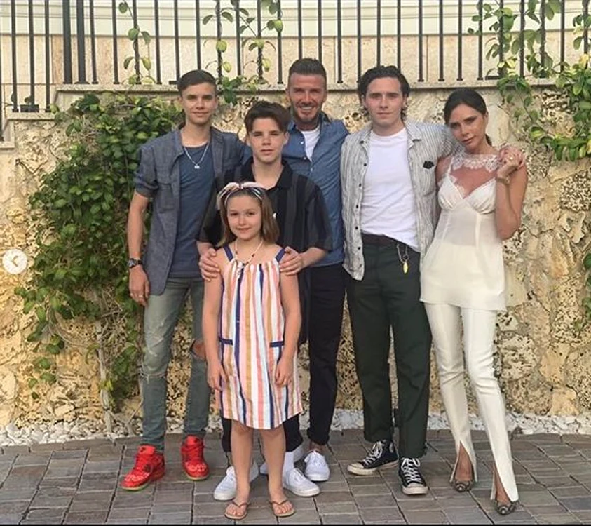 David și Victoria au patru copii frumoși