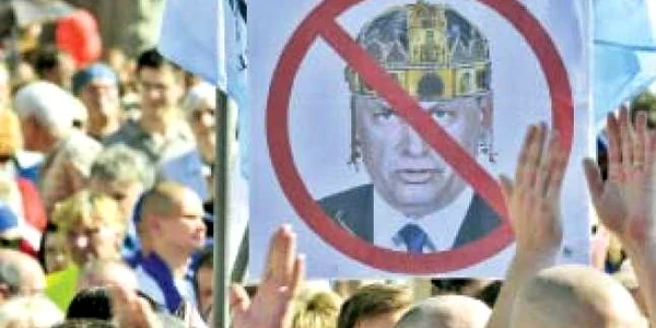 Ungurii s-au săturat de „Orban-Împărat“