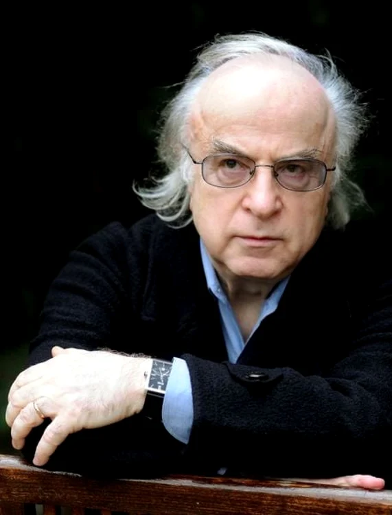 În scrisoarea semnată şi de scriitorul Norman Manea  este specificat faptul că „Nicolae Paulescu a fost una din figurile proeminente ale naţionalismului extrem, antisemismului şi rasismului Foto: Facebook Angela Furtună