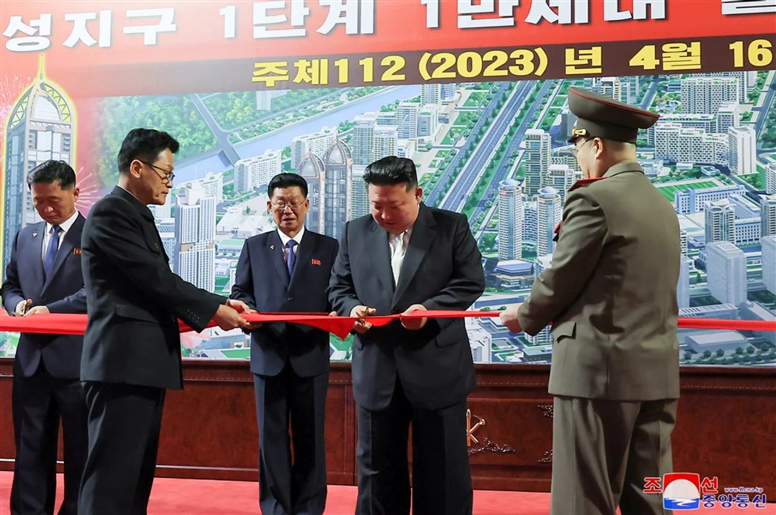 Kim Jong-un, la inaugurarea noului cartier de lux din Phenian FOTO EPA-EFE