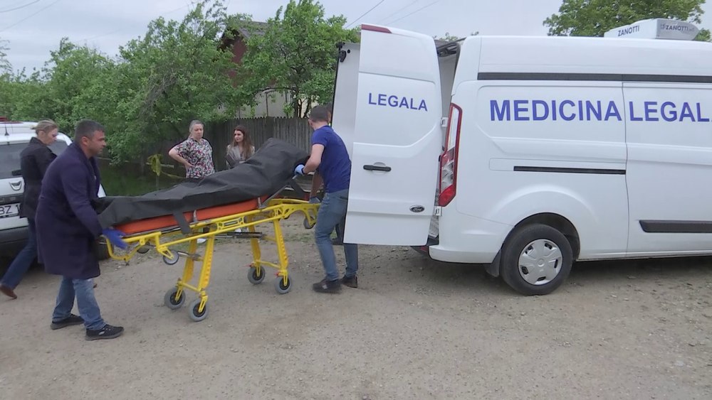 Femeie ucisă de un vecin, în fața soțului imobilizat într-un scaun rulant