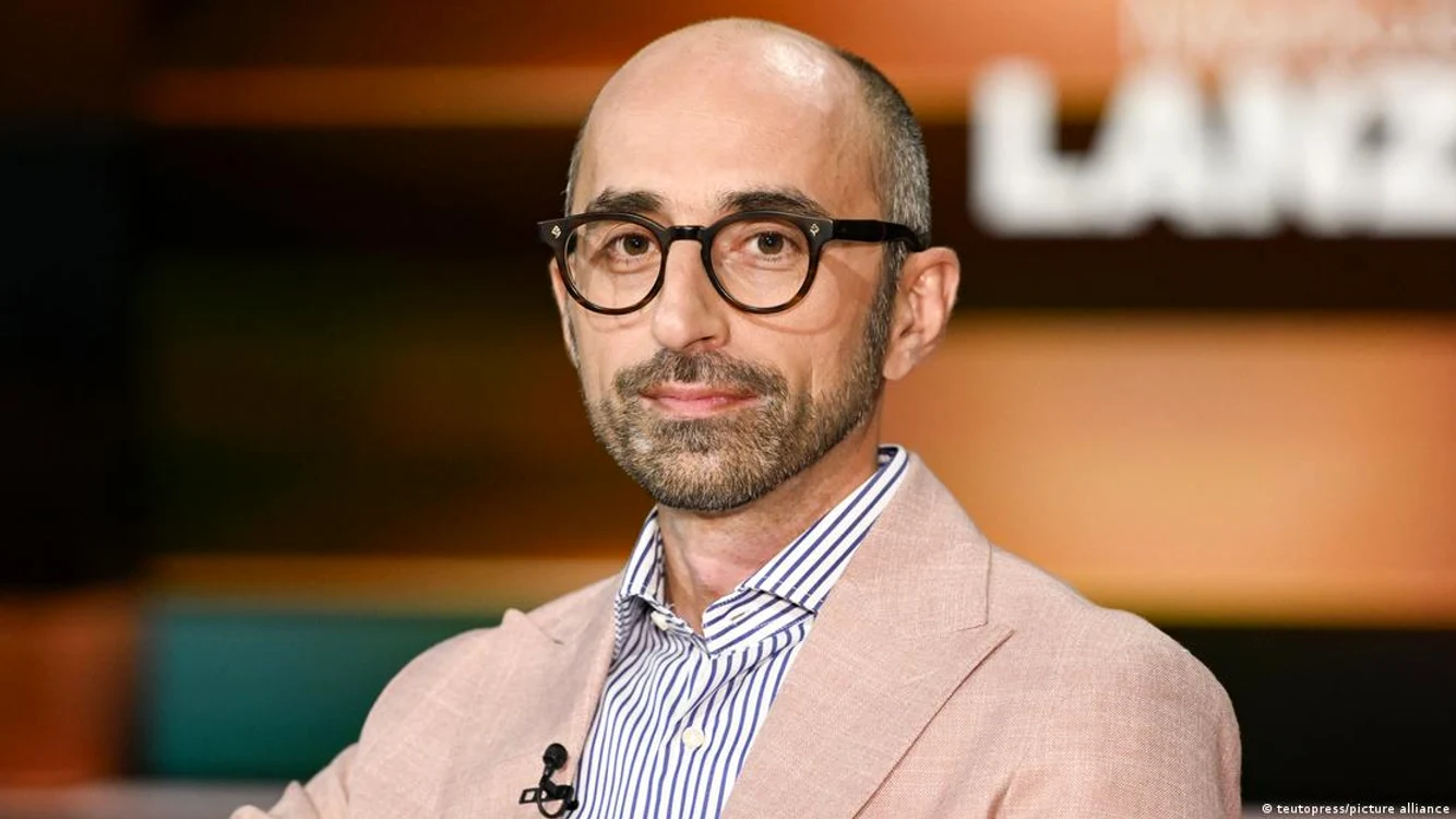 Eren Güvercin, vicepreședintele relativ micii Societăți Alhambra