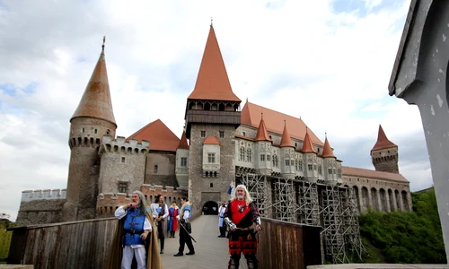 Castelul Corvinilor, o destinaţie turistică de neocolit jpeg