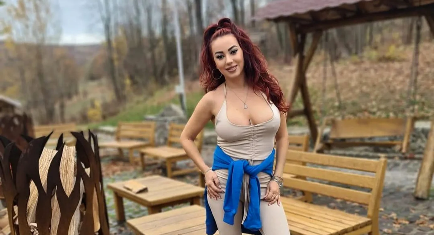 Larisa Drăgulescu activează pe un site destinat adulților
