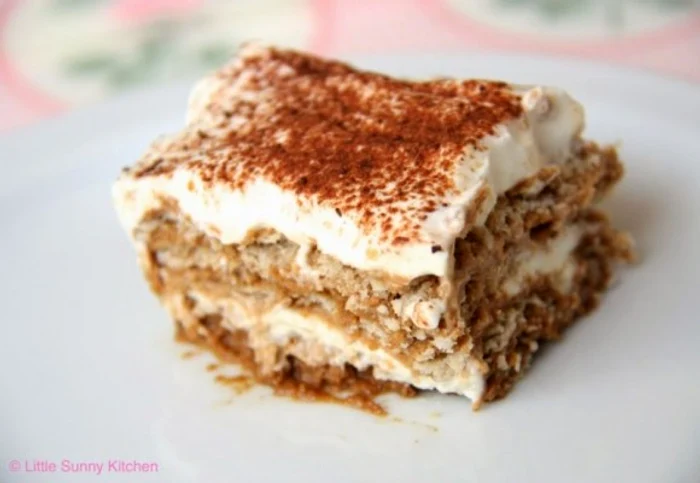 
    Din putine ingrediente poti obține o prajitura delicioasăclickpoftabuna.ro  