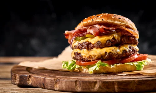 1 dublu cheeseburger shutterstock 1690605409 jpg jpeg