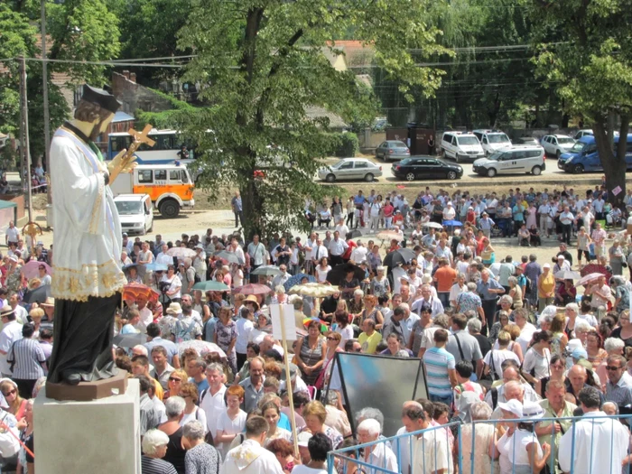 Numeroşi credincioşi au participat la resfinţirea Bazilicii Papale Maria Radna