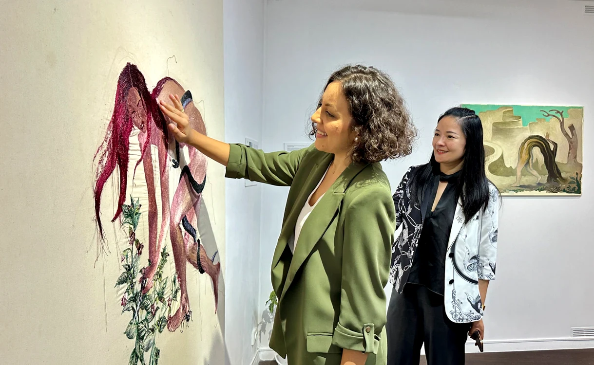 Artista Chen Leilei și Paula Toma, cercetător. Sursa: Arhiva personală a autorului