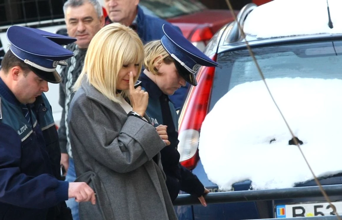 Elena Udrea arestata semn nas FOTO Marian Iliescu