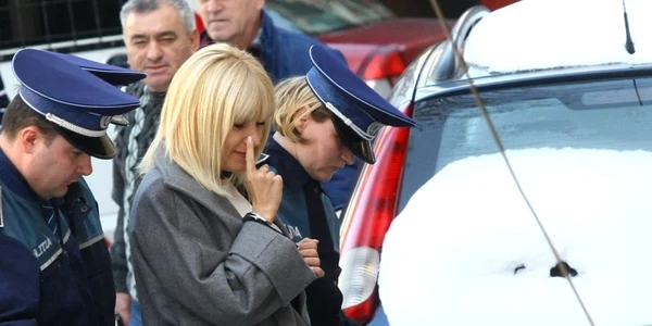 Elena Udrea arestata semn nas FOTO Marian Iliescu