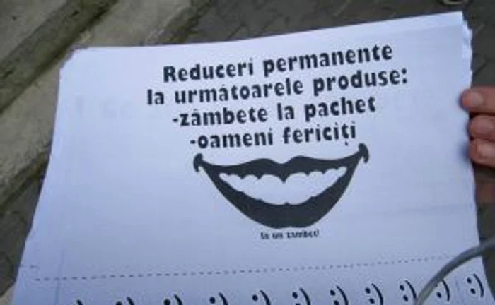 Tinerii îi îndeamnă pe focşăneni să zâmbească mai mult