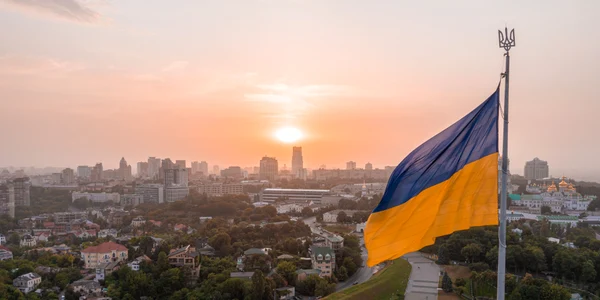 vedere panoramica apus kiev drapel ucraina shutterstock 2094921034 jpg