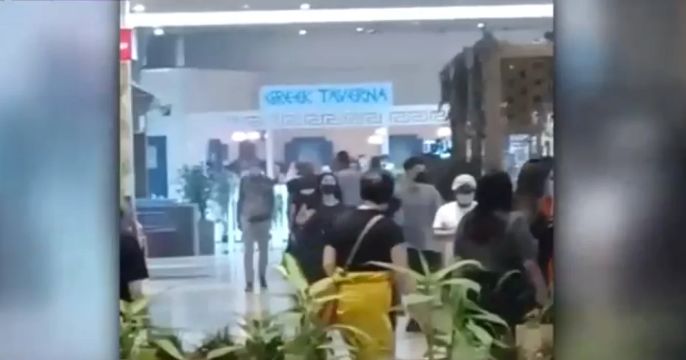 Conform sursei citate, un tub a luat foc, iar situaţia a revenit rapid la normal. FoTo:Captură video Digi 24