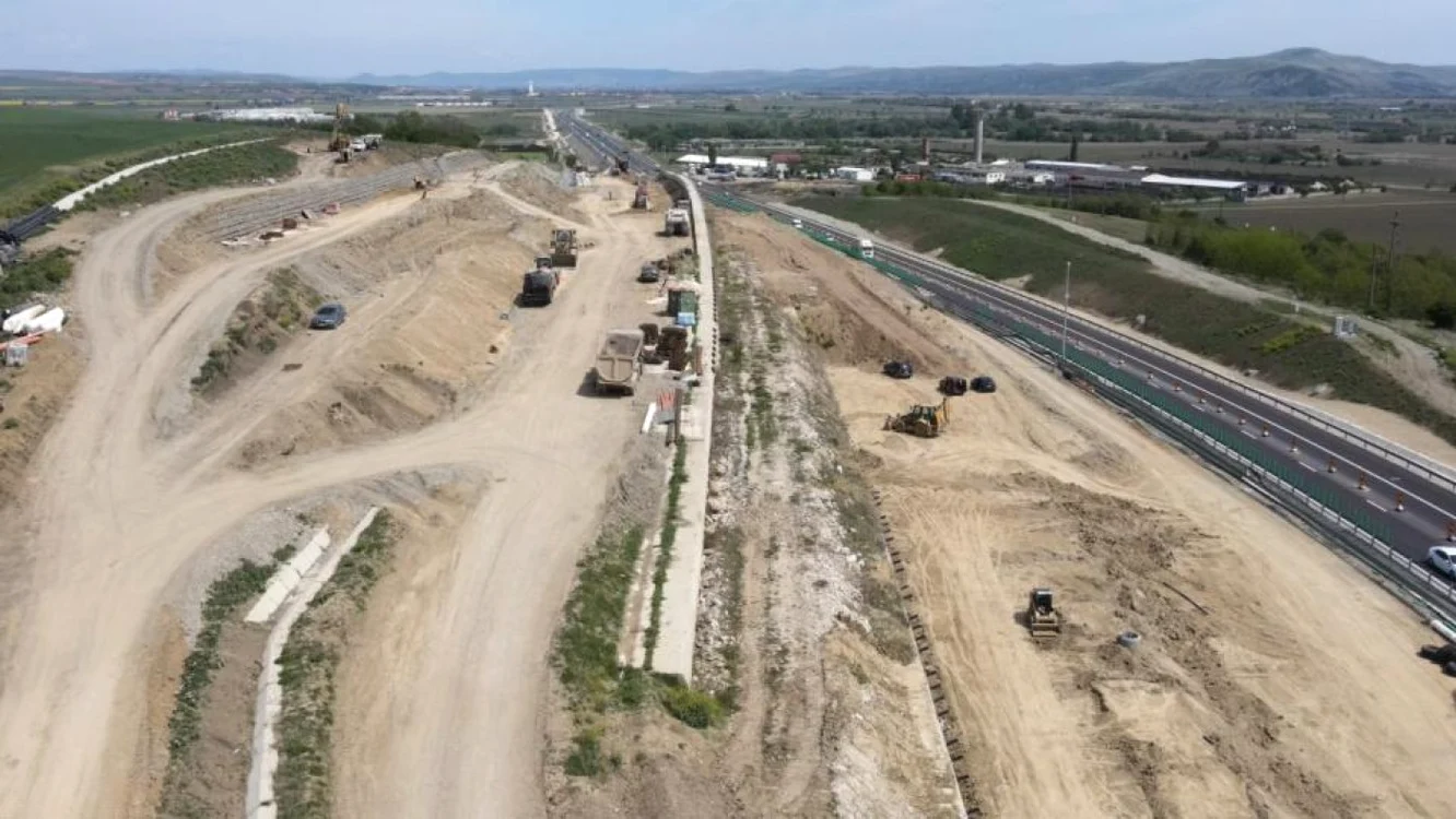 Zona în care se circulă pe o singură bandă. Foto: ziarulunirea.ro