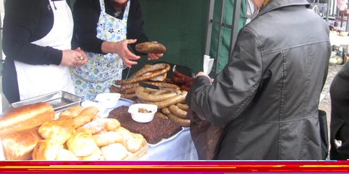 Comercianţii se mută în Casa de Cultură  