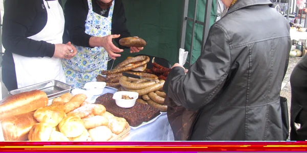 Comercianţii se mută în Casa de Cultură  