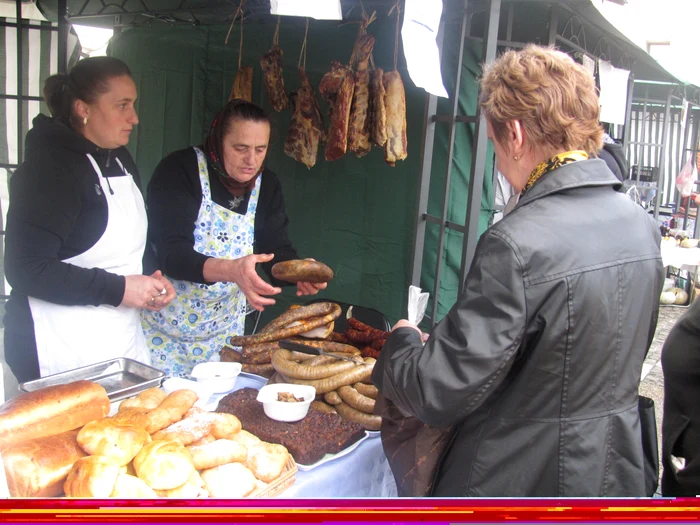Comercianţii se mută în Casa de Cultură  