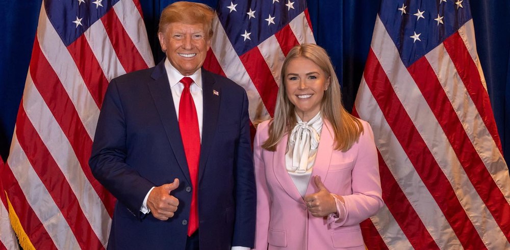 Cine este tânăra de 27 de ani, desemnată de Trump secretar de presă la Casa Albă: „Va excela ”