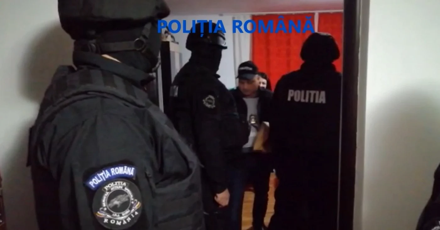 Poliţiştii au descins la două adrese care aparţin suspectului