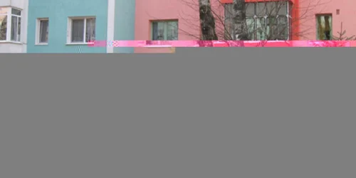 Un bloc de pe strada Universităţii a fost pictat în trei culori, în funcţie de preferinţele locatarilor