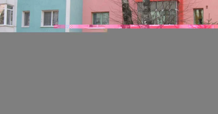 Un bloc de pe strada Universităţii a fost pictat în trei culori, în funcţie de preferinţele locatarilor