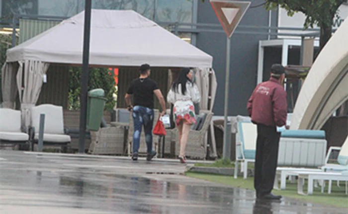 
    Brigitte are o rochie foarte scurtă, deși a pus ceva kilograme în plusFoto: Blitz   