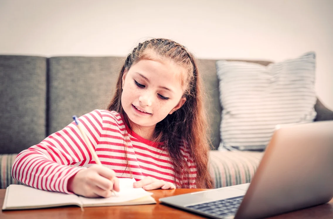 Doar elevii care au în familie persoane cu comorbidități pot învăța online