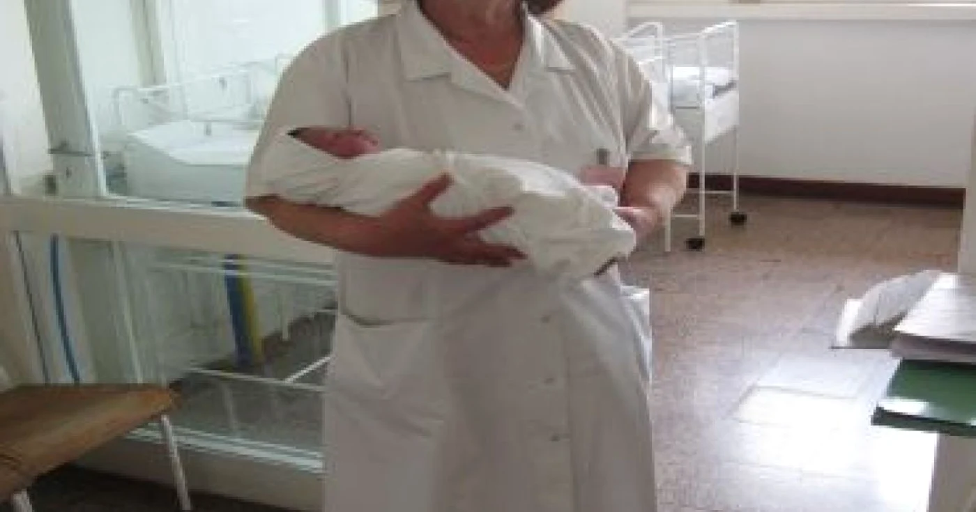 Asistenţii sociali înceracă să rezolve problema abandonului-imagine arhivă