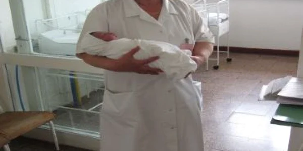 Asistenţii sociali înceracă să rezolve problema abandonului-imagine arhivă