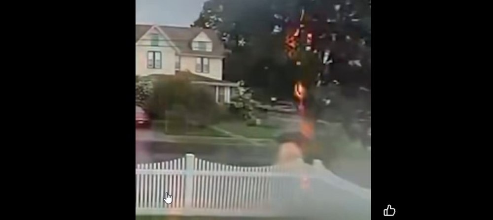 VIDEO. Momentul în care un bărbat este lovit de fulger chiar în fața casei. „Duminică am mers la biserică pentru a spune: «Îți mulțumesc, Doamne!»”