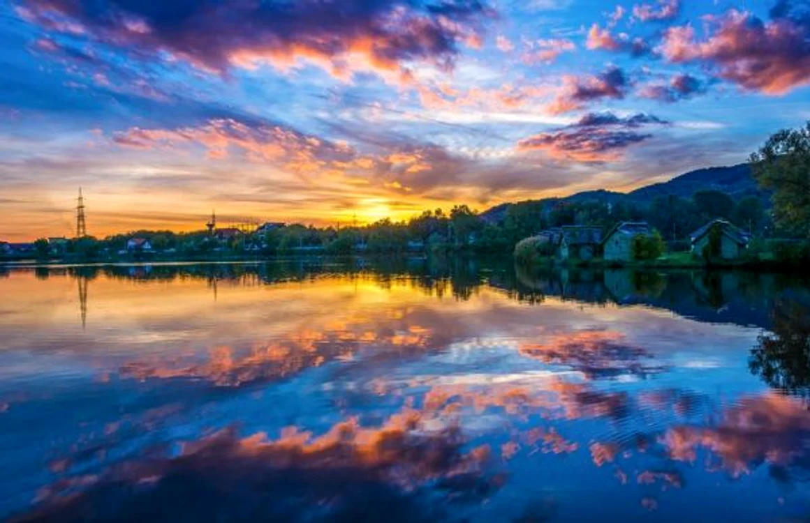 Baza de agrement Ostroveni din Râmnicu Vâlcea - lacul pe care ar fi trebuit să se construiască insule artificiale cu pub-uri debarcader şi să se practice schi nautic Foto Cătălin Vezetiu