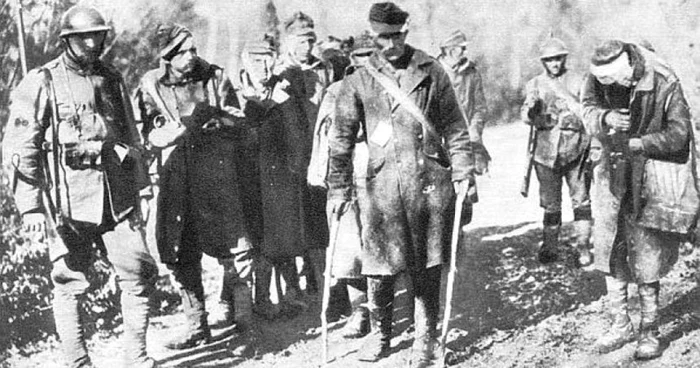 Românii au fost supuşi umilinţor şi foametei sub ocupaţia germană. FOTO historia.ro