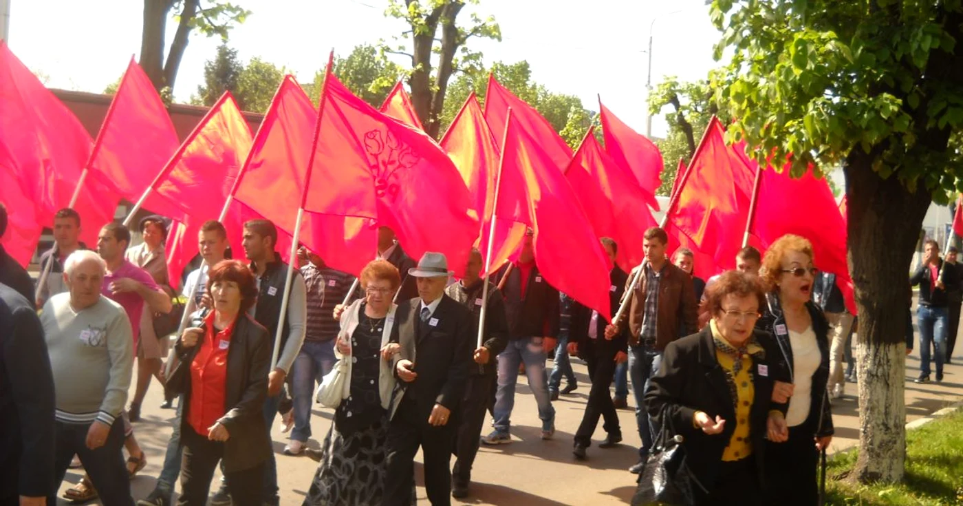 Sute de bârlădeni au participat la marşul "roşu" FOTO Sabina Ghiorghe