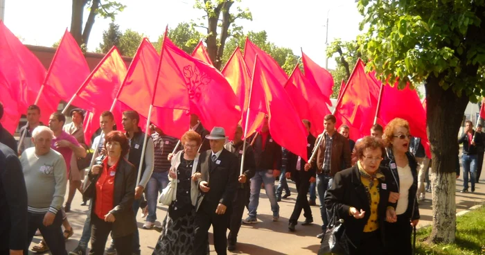 Sute de bârlădeni au participat la marşul "roşu" FOTO Sabina Ghiorghe