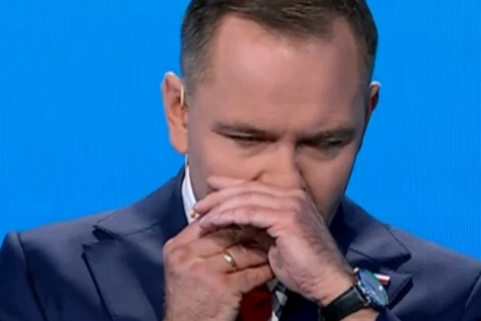 VIDEO Gestul controversat făcut de prietenul lui George Simion în timpul unei dezbateri electorale în Polonia. „Să-l lăsăm pe domnul Karol să explice”