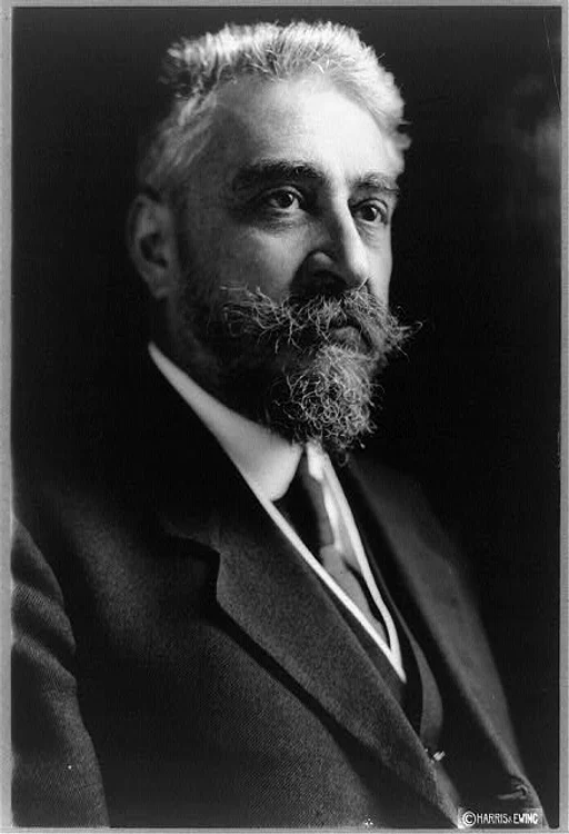 Ionel Brătianu, de cinci ori prim-ministru și unul dintre artizanii României Mari, a dezvoltat ansamblul de la Florica inițiat de tatăl său, IC Brătianu